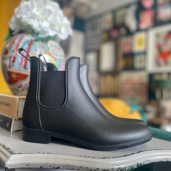Matte Black Chelsea Rain Boots Size 9 - Picture 1 of 2